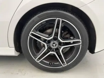 Photo 16 Mercedes Classe A  200 7G-DCT