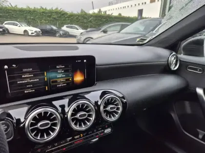 Photo 19 Mercedes Classe A  200 7G-DCT