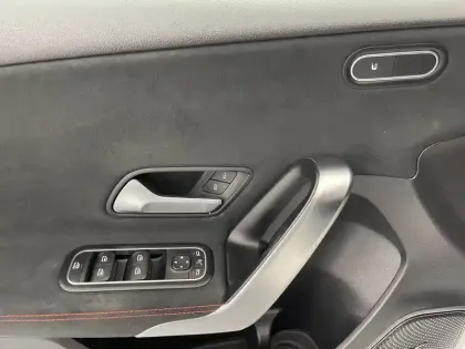 Photo 90 Mercedes Classe A  200 7G-DCT