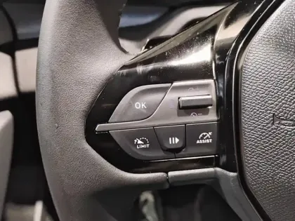 Photo 18 Peugeot 308  SW Hybrid 145 e-DCS6 Allure