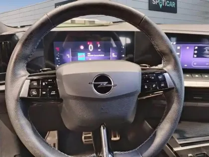 Photo 11 Opel Astra  1.2 Turbo 130 ch BVA8 GS