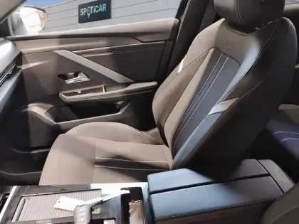 Photo 8 Opel Astra  1.2 Turbo 130 ch BVA8 GS