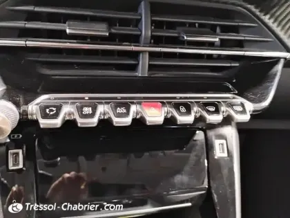 Photo 12 Peugeot 2008  PureTech 130 S&S EAT8 Allure