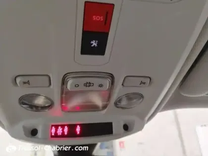 Photo 24 Peugeot 2008  PureTech 130 S&S EAT8 Allure