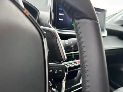 Photo 17 Peugeot 208  Hybrid 110 e-DCS6 Allure