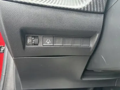 Photo 15 Peugeot 208  Hybrid 110 e-DCS6 Allure