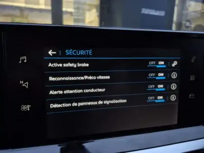 Photo 26 Peugeot 2008 II PureTech 130 S&S EAT8 ACTIVE BUSINESS