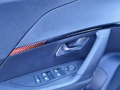 Photo 10 Peugeot 2008 II PureTech 130 S&S EAT8 ACTIVE BUSINESS