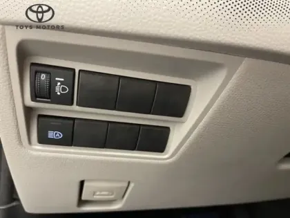 Photo 16 Toyota Yaris Hybride 116h Iconic