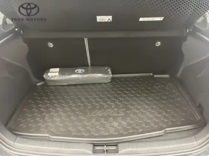 Photo 13 Toyota Yaris Hybride 116h Iconic