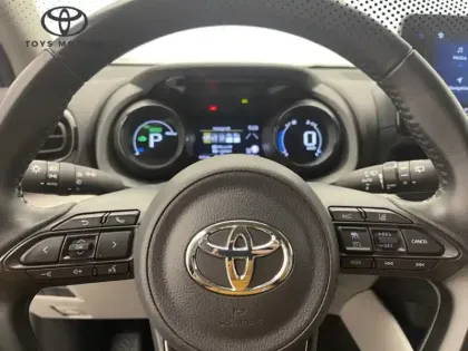 Photo 15 Toyota Yaris Hybride 116h Iconic