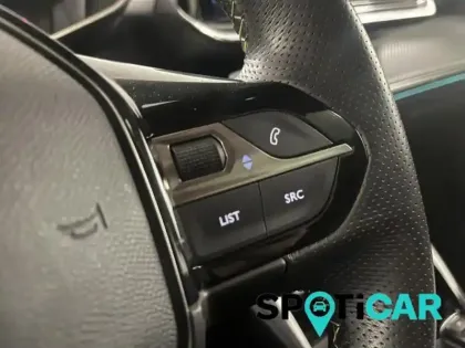 Photo 13 Peugeot 2008  e- 136ch GT