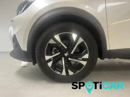 Photo 10 Peugeot 2008  e- 136ch GT