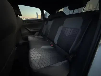 Photo 8 Volkswagen Taigo  1.5 TSI 150ch R-Line Edition DSG7