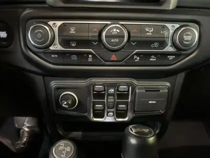 Photo 5 Jeep Wrangler  Unlimited 2.0 T 380ch 4xe Sahara Command-Trac MY23