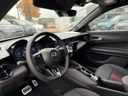 Photo 5 Alfa Romeo Junior  1.2 Ibrida 145ch Premium e-DCT6 Q4