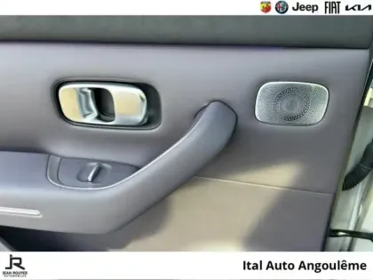 Photo 13 Leapmotor C10  REEV 215ch 28,4 kWh Design MY25