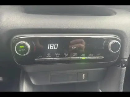 Photo 14 Toyota Yaris  116h Dynamic 5p MY22