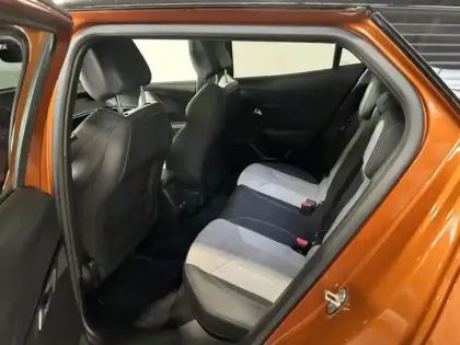 Photo 9 Peugeot 2008  e- 136ch GT