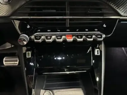 Photo 14 Peugeot 2008  e- 136ch GT