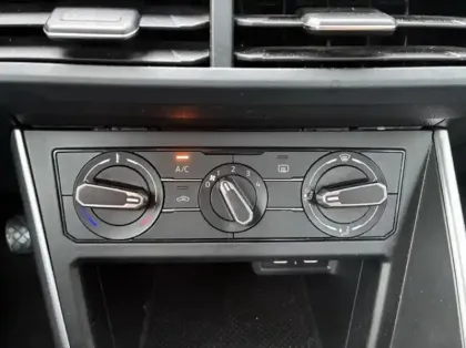 Photo 12 Volkswagen Taigo  1.0 TSI 110ch Life