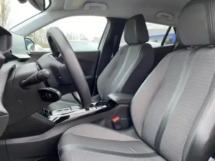 Photo 8 Peugeot 2008  e- 136ch Allure Pack