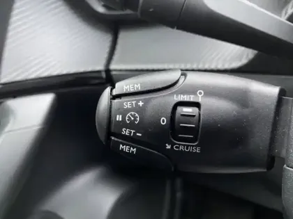 Photo 14 Peugeot 2008  e- 136ch Allure Pack