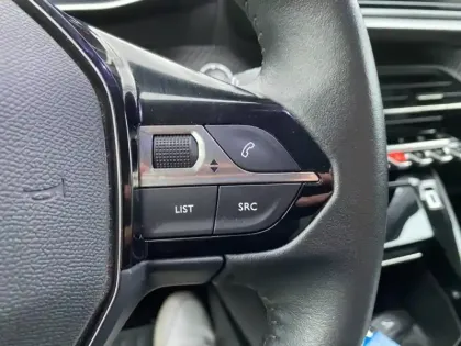 Photo 13 Peugeot 2008  e- 136ch Allure Pack