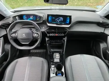 Photo 10 Peugeot 2008  e- 136ch Allure Pack