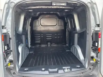 Photo 23 Ford Transit Courier  Electrique 100 kW 136ch Limited