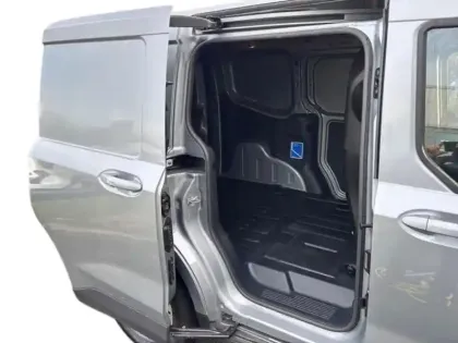 Photo 22 Ford Transit Courier  Electrique 100 kW 136ch Limited