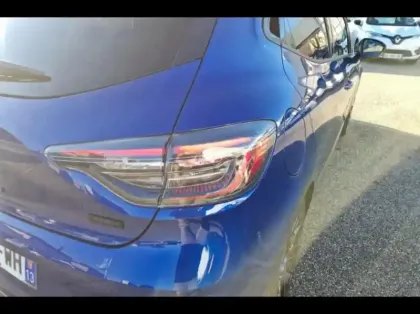 Photo 13 Renault Clio  1.6 E-Tech 145ch full hybrid esprit Alpine - 24