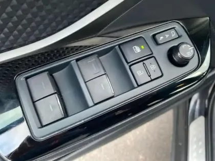 Photo 13 Toyota C-HR  122h Edition 2WD E-CVT MY22