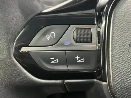 Photo 14 Peugeot 2008  e- 136ch Active Business