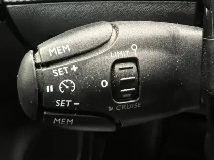 Photo 12 Peugeot 2008  e- 136ch Active Business