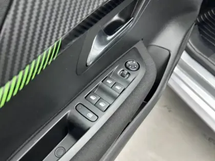 Photo 39 Peugeot 208  Hybrid 100 e-DCS6