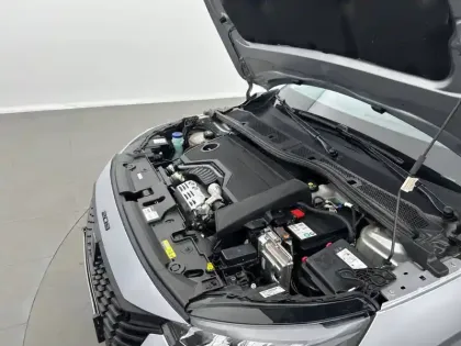 Photo 36 Peugeot 208  Hybrid 100 e-DCS6