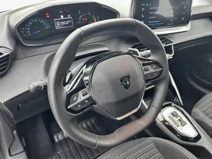 Photo 8 Peugeot 208  Hybrid 100 e-DCS6