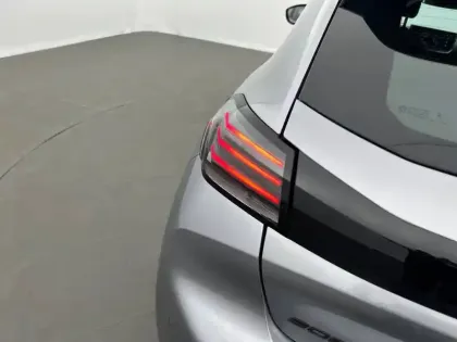 Photo 16 Peugeot 208  Hybrid 100 e-DCS6