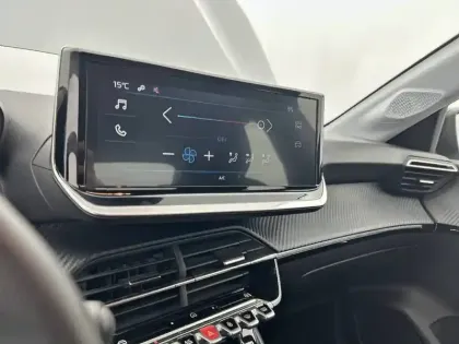 Photo 20 Peugeot 208  Hybrid 100 e-DCS6