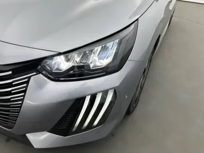 Photo 15 Peugeot 208  Hybrid 110 e-DCS6