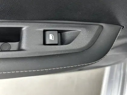 Photo 22 Peugeot 208  Hybrid 110 e-DCS6