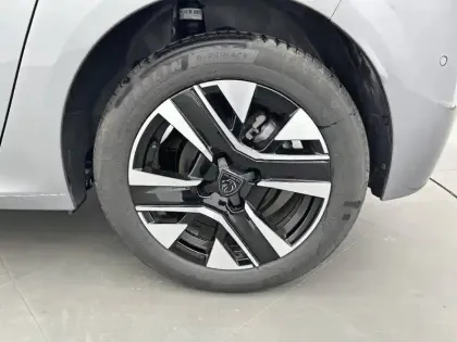 Photo 43 Peugeot 208  Hybrid 110 e-DCS6