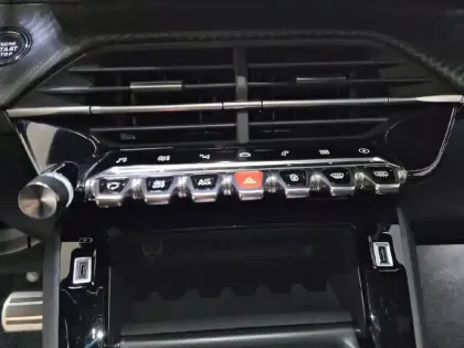 Photo 24 Peugeot 208  Electrique 50 kWh 136ch