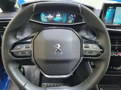 Photo 8 Peugeot 208  Electrique 50 kWh 136ch