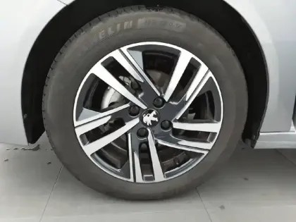 Photo 10 Peugeot 208  PureTech 75 S&S BVM5