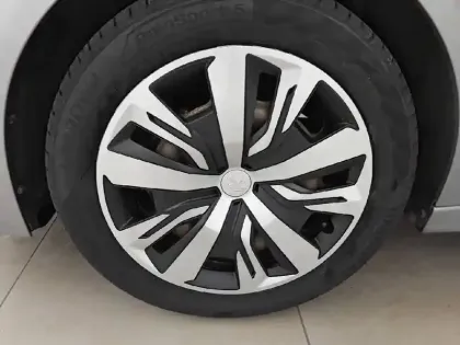 Photo 68 Peugeot 208  PureTech 75 S&S BVM5