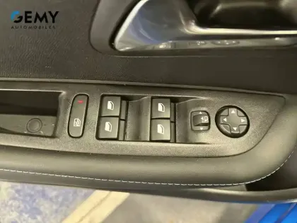 Photo 11 Peugeot 208  Electrique 50 kWh 136ch