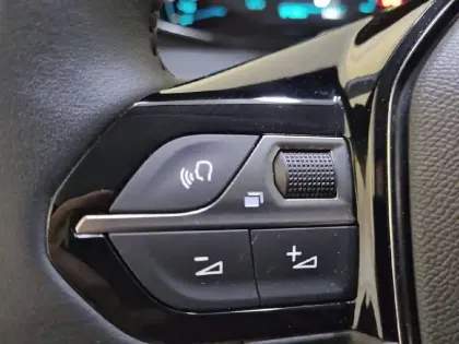 Photo 27 Peugeot 208  Electrique 50 kWh 136ch