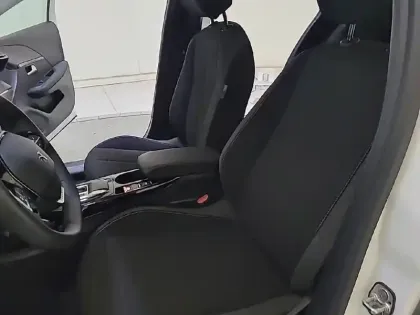 Photo 10 Peugeot 208  Electrique 50 kWh 136ch